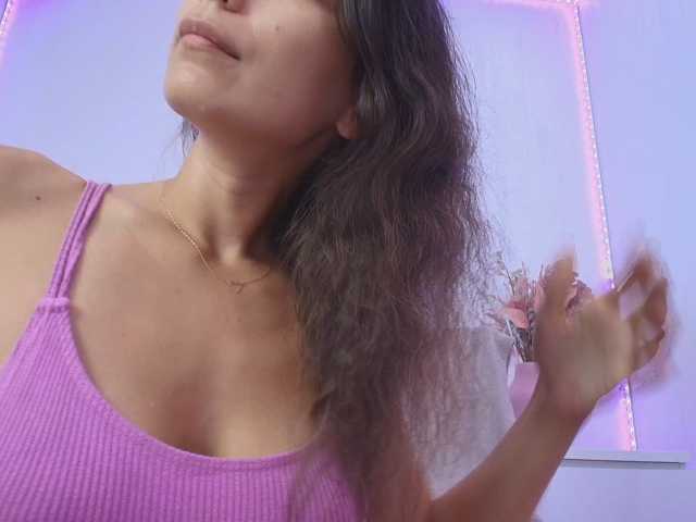Anna-Lewis live cam on BongaCams