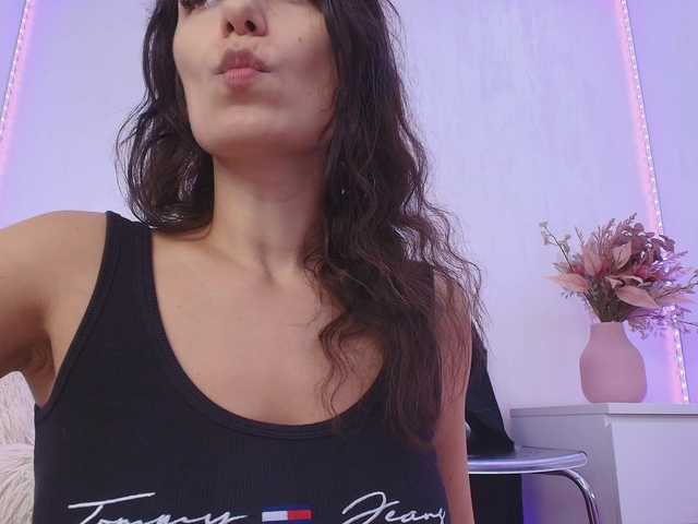 Anna-Lewis live cam on BongaCams