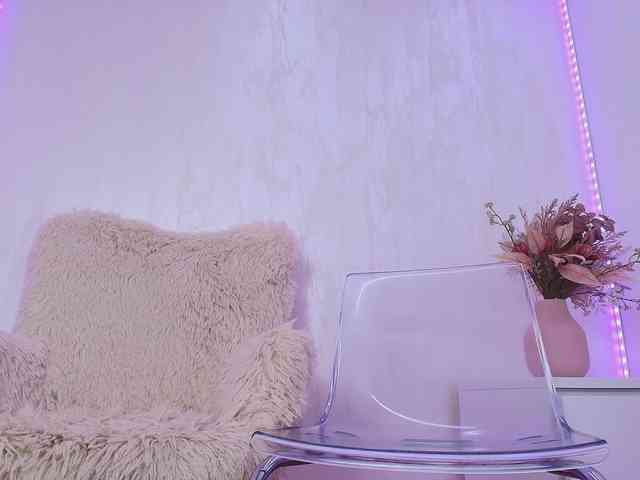 Anna-Lewis webcam