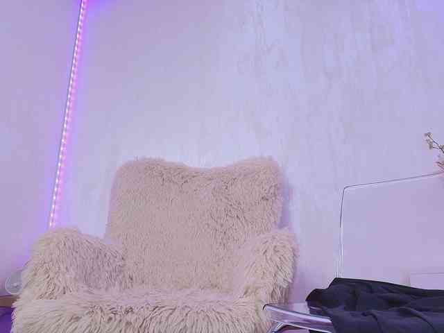 Anna-Lewis webcam