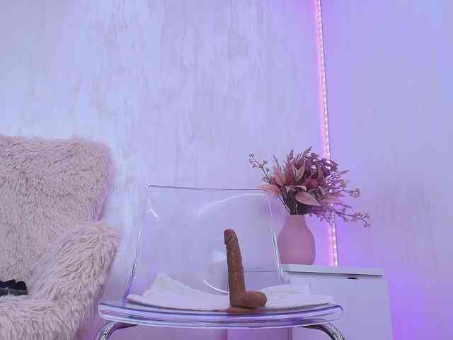 Anna-Lewis webcam