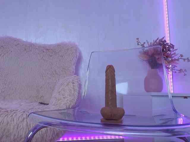 Anna-Lewis webcam