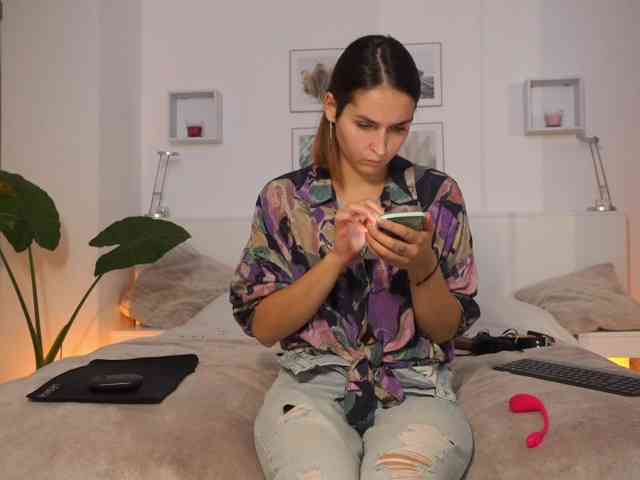 l1ttle-kiki webcam