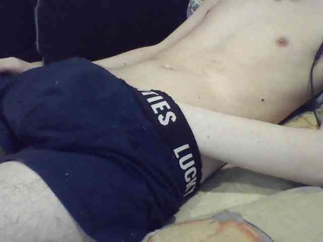 skinnycuteboy Live Webcam on BongaCams