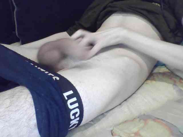 skinnycuteboy Live Webcam on BongaCams