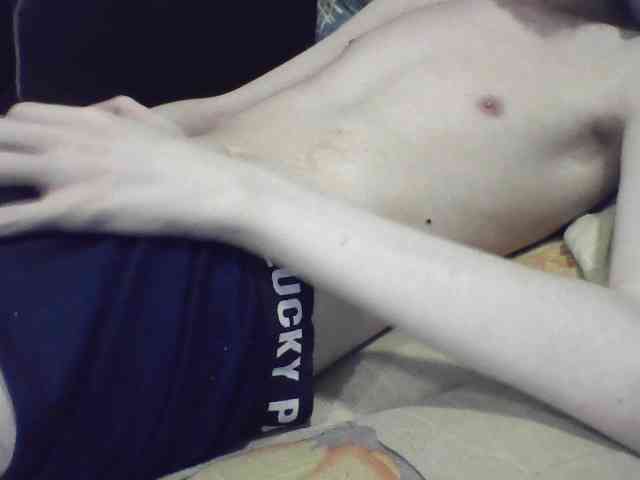 skinnycuteboy Live Webcam on BongaCams