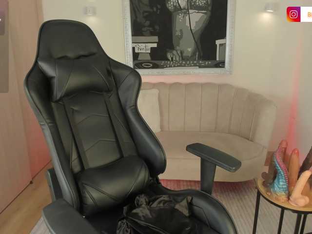 BellaRossi's BongaCams show and profile