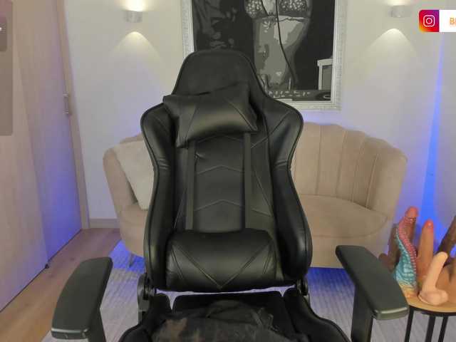 BellaRossi's BongaCams show and profile