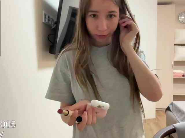tinykisa's live room