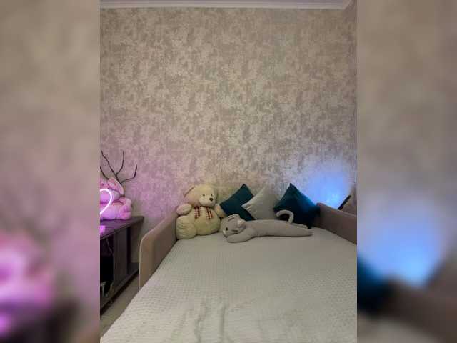 SeXXyMagic — live female cam