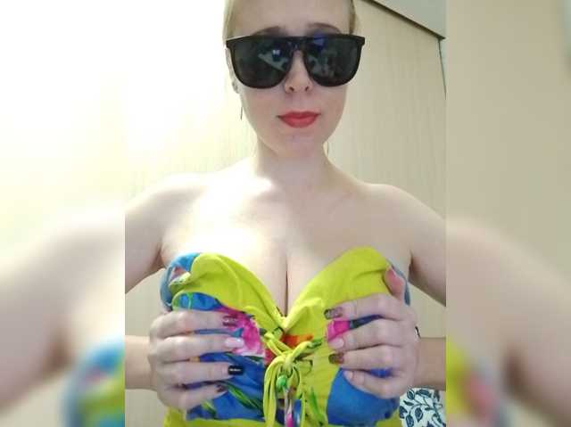 Dashulya666 live cam on BongaCams