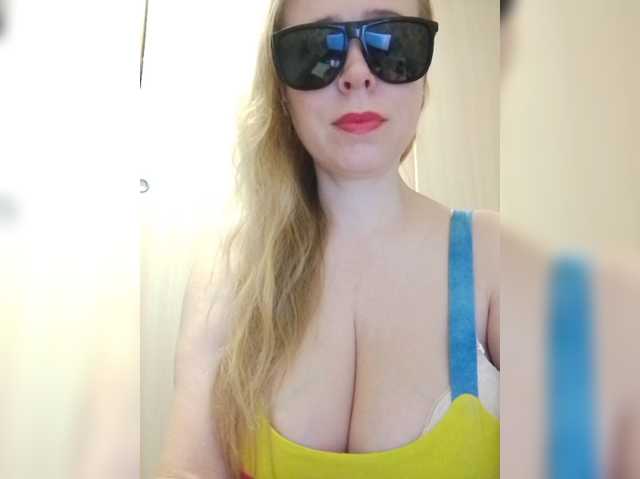 Dashulya666 live cam on BongaCams