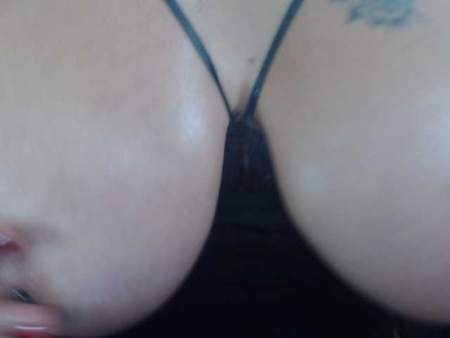 ShanonTITS live cam preview