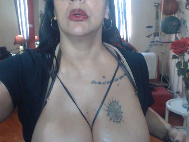 ShanonTITS, en vivo ahora en BongaCams