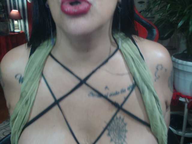 ShanonTITS live webcam show