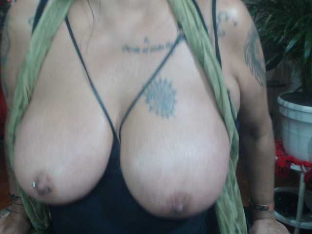 ShanonTITS live webcam show