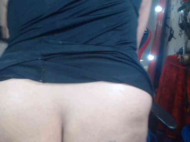 Este modelo está ao vivo agora. ShanonTITS