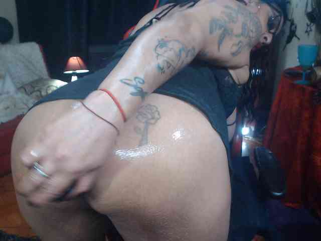 ShanonTITS Live Webcam on BongaCams