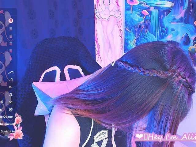 Sweetred11 live cam on BongaCams