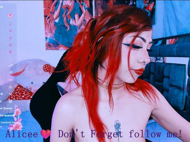 Sweetred11's BongaCams show and profile