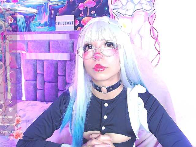 Sweetred11 live cam on BongaCams