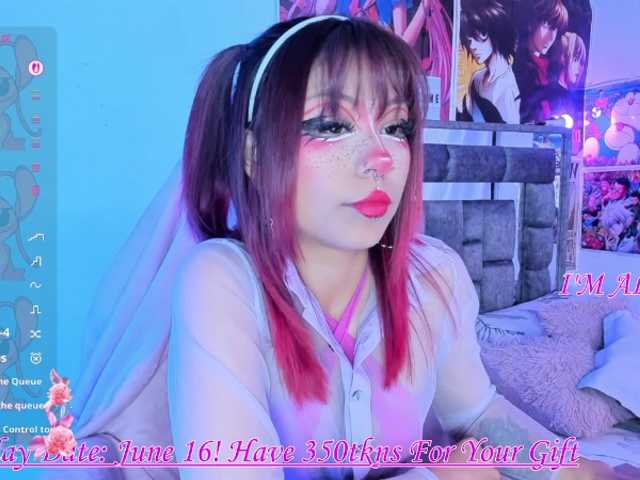 Sweetred11 live cam on BongaCams