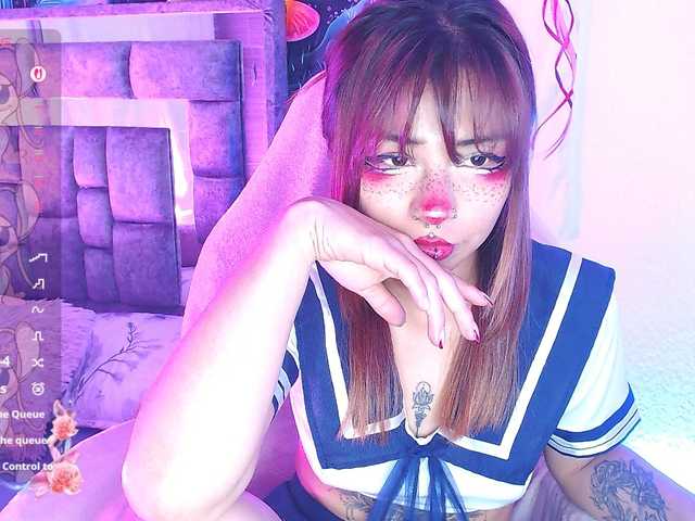Sweetred11 live webcam show