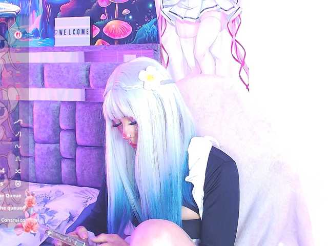 Sweetred11 live cam on BongaCams