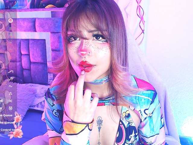 Sweetred11 live cam on BongaCams
