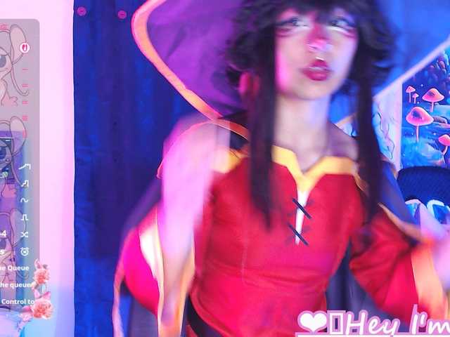 Sweetred11 live cam on BongaCams