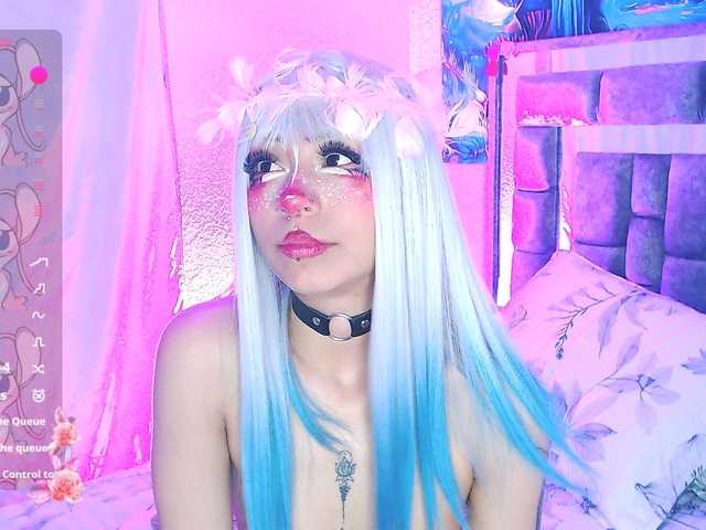 Sweetred11 live cam on BongaCams