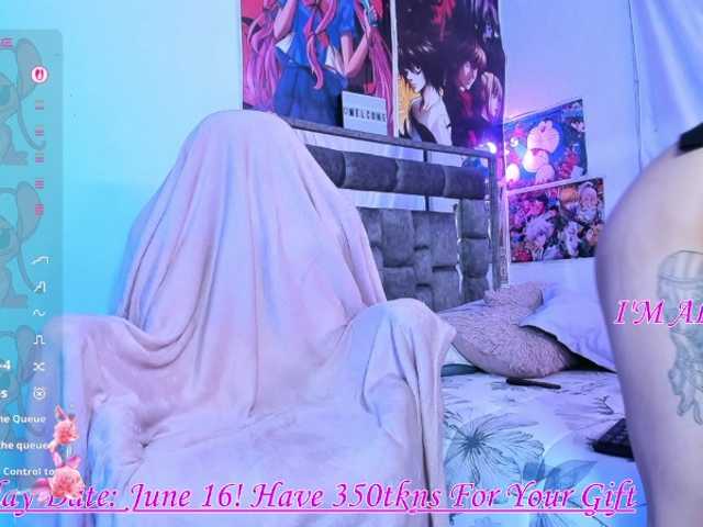 Sweetred11 live cam on BongaCams
