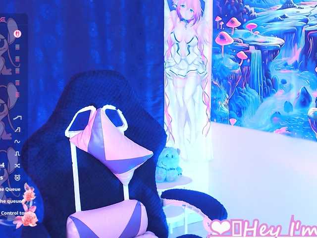 Sweetred11 live cam on BongaCams