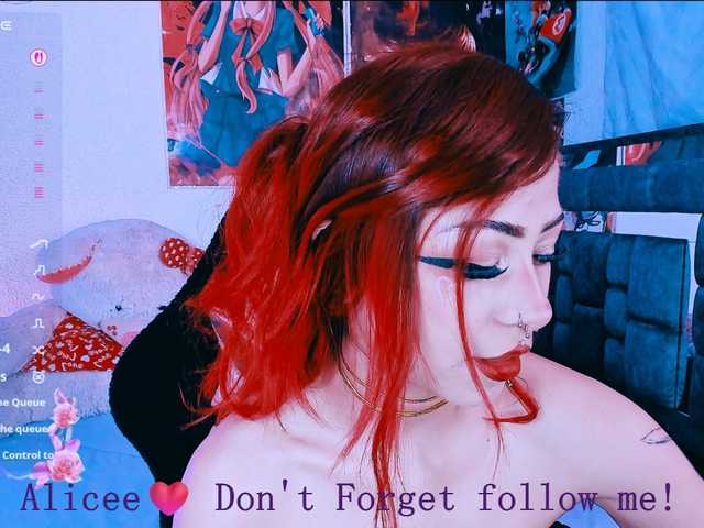 Sweetred11's BongaCams show and profile