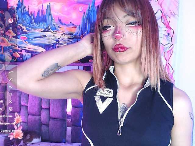 Sweetred11 live webcam show