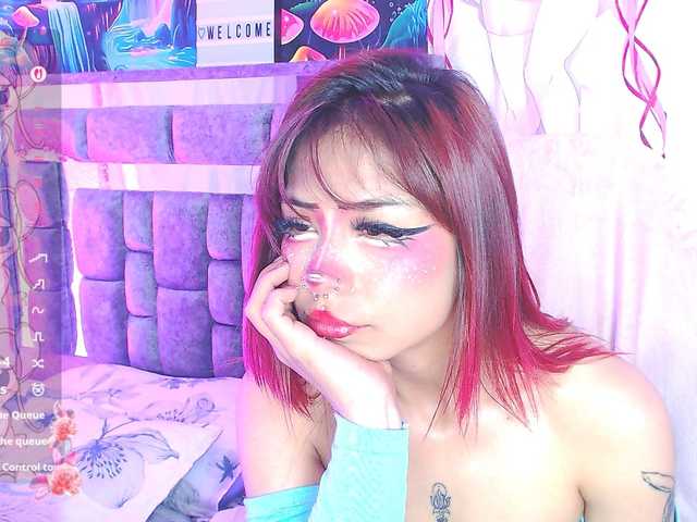Sweetred11 live cam on BongaCams