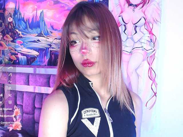 Sweetred11 live webcam show