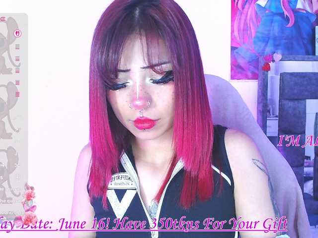 Sweetred11 live cam on BongaCams