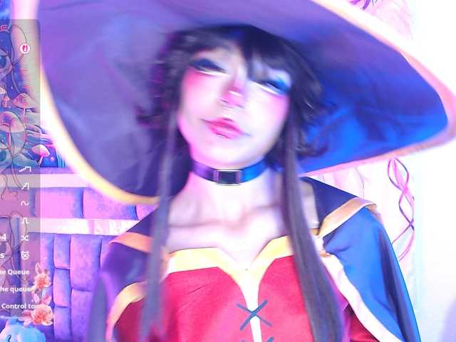 Sweetred11 live cam on BongaCams