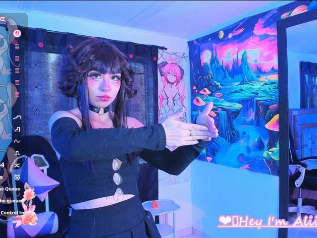 Sweetred11 live cam on BongaCams
