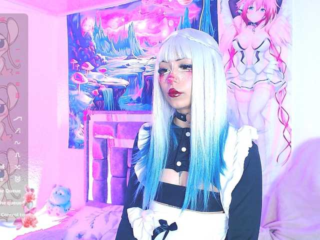 Sweetred11 live cam on BongaCams