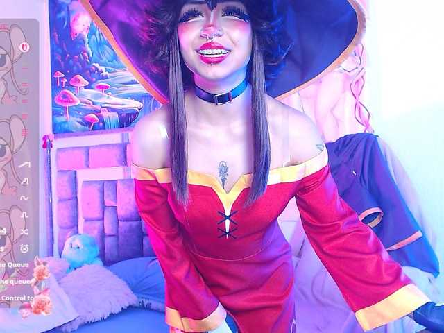 Sweetred11 live cam on BongaCams