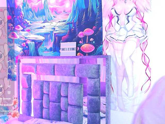 Sweetred11 live cam on BongaCams