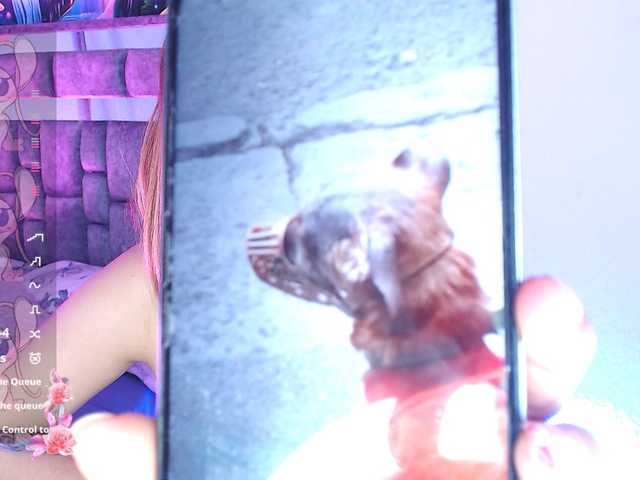 Sweetred11 live cam on BongaCams