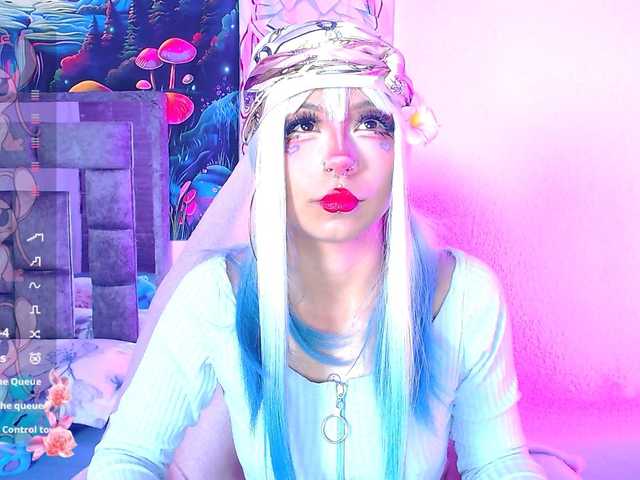 Sweetred11 live cam on BongaCams