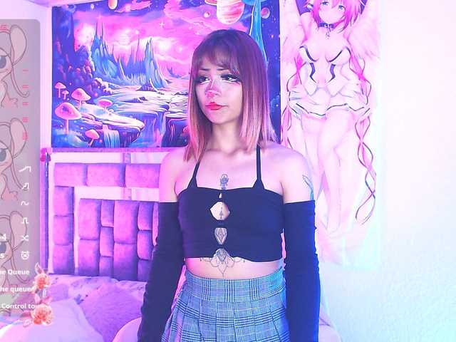 Sweetred11 live cam on BongaCams