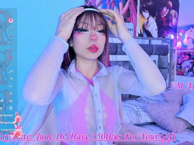 Sweetred11 live cam on BongaCams