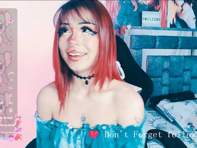 Sweetred11 live cam on BongaCams