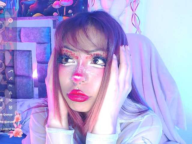 Sweetred11 live cam on BongaCams