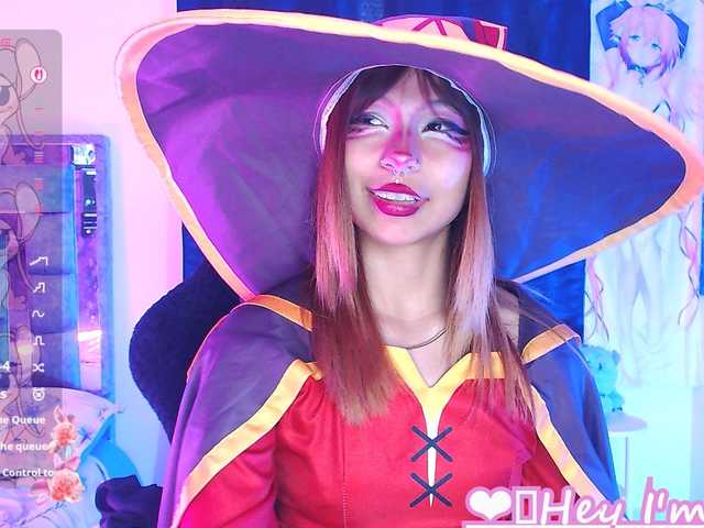 Sweetred11 live cam on BongaCams